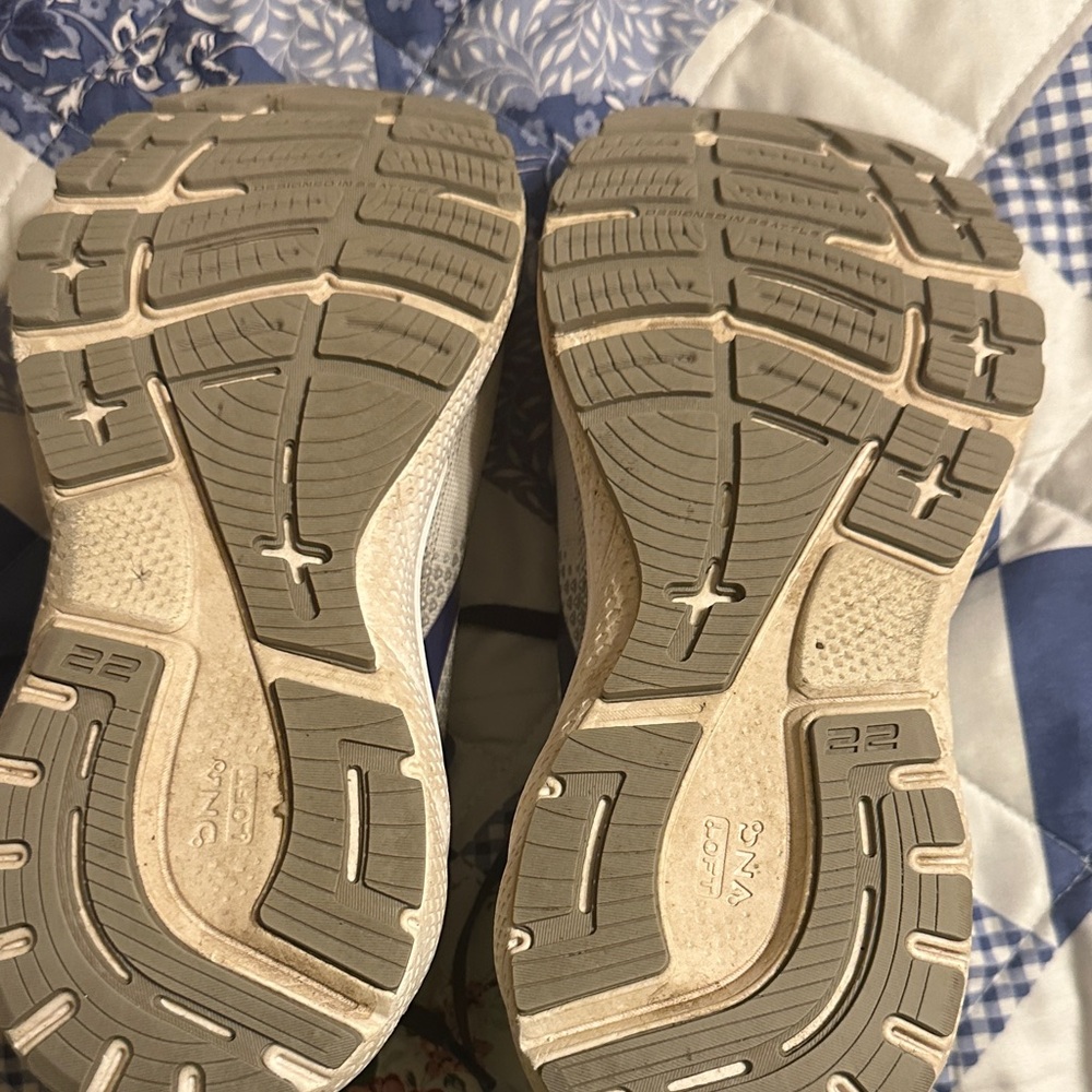 Brooks Gray and Blue Adrenaline 22 Running Shoes - Picture 4 of 4